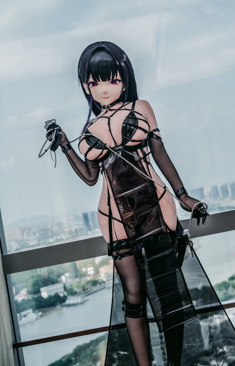 鞭子卡在了奇奇怪怪的地方……？
📸：<a href="/Blank_qwq/">小白</a> 
 #NIKKE #ミハラ #着ぐるみ #kigurumi