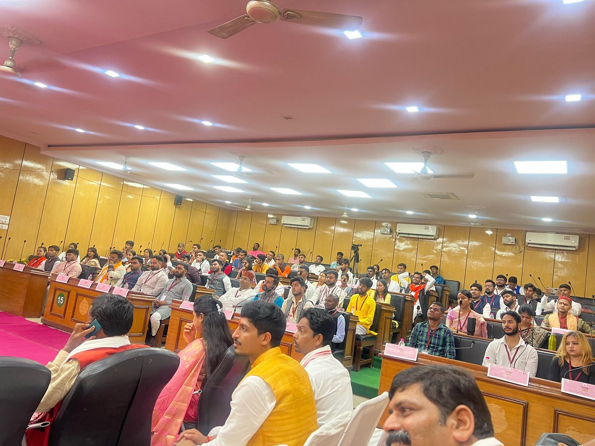 BJYM (@bjym) on Twitter photo आपातकाल की 50वी वर्षगांठ पर <a href="/BJYMinJH/">BJYM Jharkhand</a> ने झारखंड में मॉक पार्लियामेंट आयोजित कर कांग्रेस के काले अध्याय को उजागर किया।
संविधान की हत्या करने वाली कांग्रेस को भारत की जनता कभी क्षमा नहीं करेगी।
<a href="/girirajsinghbjp/">Shandilya Giriraj Singh</a> <a href="/yourBabulal/">Babulal Marandi</a> <a href="/shashankrajbjp/">Shashank Raj 🇮🇳</a>
#SamvidhanHatyaDiwas आपातकाल की 50वी वर्षगांठ पर <a href="/BJYMinJH/">BJYM Jharkhand</a> ने झारखंड में मॉक पार्लियामेंट आयोजित कर कांग्रेस के काले अध्याय को उजागर किया।
संविधान की हत्या करने वाली कांग्रेस को भारत की जनता कभी क्षमा नहीं करेगी।
<a href="/girirajsinghbjp/">Shandilya Giriraj Singh</a> <a href="/yourBabulal/">Babulal Marandi</a> <a href="/shashankrajbjp/">Shashank Raj 🇮🇳</a>
#SamvidhanHatyaDiwas