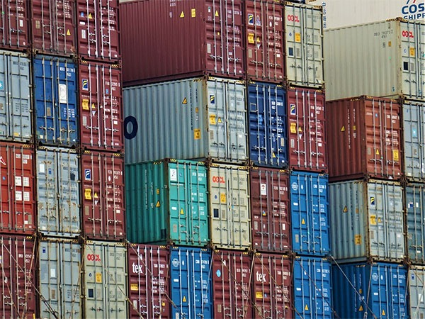 Pakistani goods worth Rs 9 crore seized at Navi Mumbai port; one arrested

Read <a href="/ANI/">ANI</a> Story | aninews.in/news/business/…