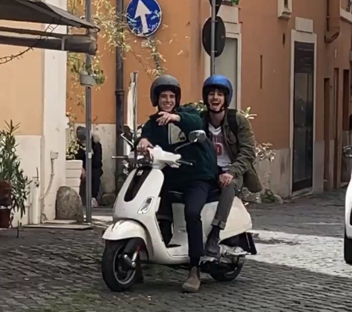 simoobale's tweet photo. a te, che in questi 3 anni mi hai riempito il cuore. sono orgoglioso di te, del tuo percorso, della tua crescita e dei tuoi risultati. onorato di concludere questo capitolo al tuo fianco, ti amo🤍 @maanuelferro https://t.co/jrsAQt0BeR
