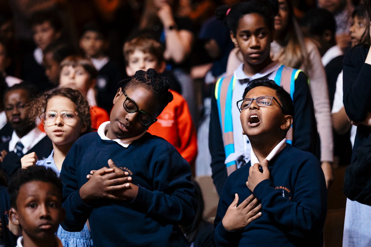 UnitedLearning's tweet image. This week, pupils lit up the @southbankcentre Royal Festival Hall in the London regional performance of the #MagicFlute.
They sang alongside opera singers & played in the orchestra 🎶
Well done everyone👏
Thanks @Tim_Hills_Photo for these fab pictures 📸
@United_Music1