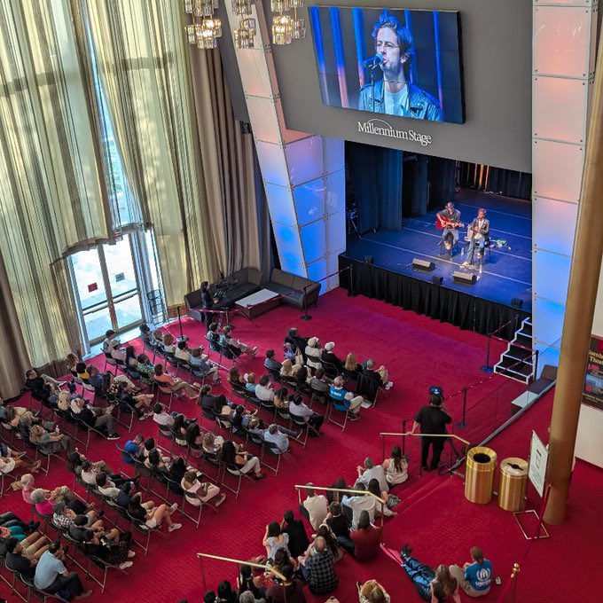 MattReynoldsDC's tweet image. We greatly value our partnership with the talented singer-songwriter @LlosaSebastian.
Sebastián, thank you for your steadfast support for refugees and @kencen for hosting! youtube.com/live/zTRYGCDX-…