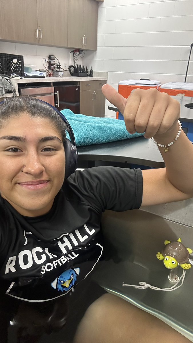 aliyanas08's tweet photo. Kept things light this week! Last workout and cold plunge before heading to Colorado! Thank you @rhinotrainings and @RockHill_FB coaches for helping me stay the course, and @ProtectTheRock1 @TFOX_ATC for my recovery tools! TX🛻💨➡️CO #LFG @BlazeUnited16u_ #1%better @C_robertson10 https://t.co/Gw3BIHx8h6