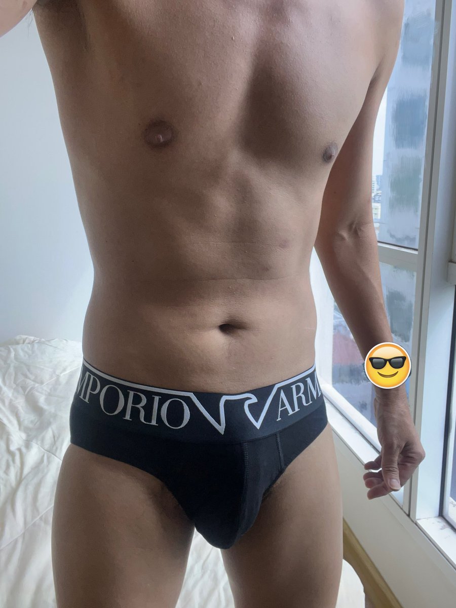 เห่อไม่ไหว เอามาใส่ถ่ายรูปก่อนละกัน ยังไม่ได้ซักเลย 😄😄

ไปๆมาๆชอบขอบตัวนี้มาก ฟินเว่อร์ 😍😍

นี่ว่าถ้าคนเอวใหญ่หน่อยใส่ละจะยิ่งดูเท่ห์ นี่ตัวเล็กมาก เอวตะมุตะมิ 29 เอง แต่ช่างมัน ใส่ละชอบ จบ 555

i 🖤 #EmporioArmaniUnderwear