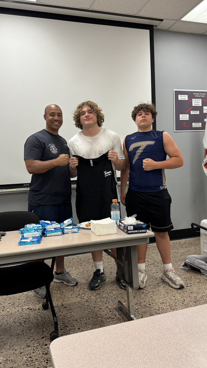 Desert Vista Football (@dvthunderfb) on Twitter photo Thank you <a href="/TempeFire/">Tempe Fire Medical Rescue Department</a> for having us out! Out Bigs competed in a 2nd Annual Firefighter Skills Course Challenge!
#EAT Thank you <a href="/TempeFire/">Tempe Fire Medical Rescue Department</a> for having us out! Out Bigs competed in a 2nd Annual Firefighter Skills Course Challenge!
#EAT