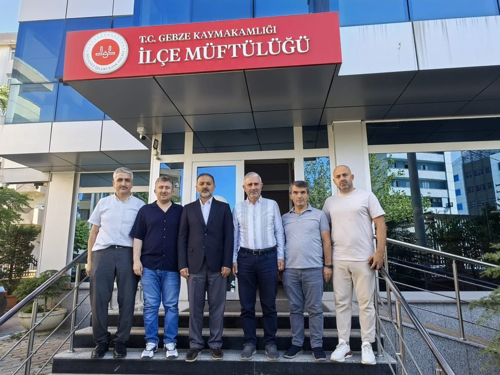 Yönetimimiz ve meclis üyemiz ile birlikte Gebze İlçe Müftüsü olarak göreve başlayan İbrahim Hamarat hocamıza Hayırlı Olsun ziyaretinde bulunduk. 

Nazik misafirperverliği için ilçe müftümüze teşekkür ediyor, görevinde başarılar diliyorum. 

#AkPartiGebzeSahada