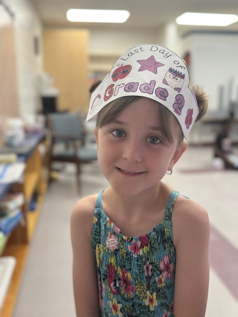 MsBurriOCSB's tweet image. HAPPY LAST DAY OF SCHOOL! ✨ What an incredible year we have had! 🩷 I’m so proud of each one of my kiddos. Truly blessed to have been their teacher! #ShineBright #OcsbFamily #HelloSummer @StClareOCSB @OttCatholicSB