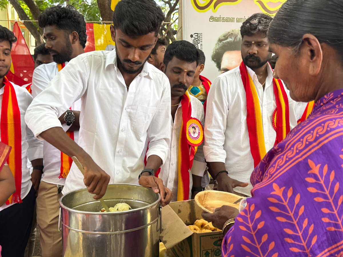 tvkcbeeast's tweet photo. நிகழ்ச்சி ஏற்பாடு:
60 வது வட்டக் கழகம்
சிங்காநல்லூர் பகுதி
கோவை கிழக்கு மாவட்ட
#தமிழகவெற்றிக்கழகம்
#TVKCoimbatoreEast #TVKCbe
#TVKCbeEast
(2/2) https://t.co/X1N6kBL3WB