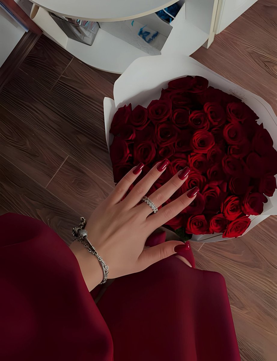 كُلُّ مَنْ لَا يُقَدِّرُنَا، خَارِجٌ مِنْ دَائِرَةِ إسْتِحقَاقِنَا