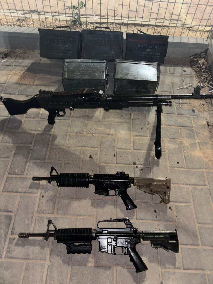 israelpolice's tweet image. Joint Israel Police & ISA Operation:
Three suspects from Bir Hadaj in the Negev have been arrested on suspicion of stealing weapons from the IDF.