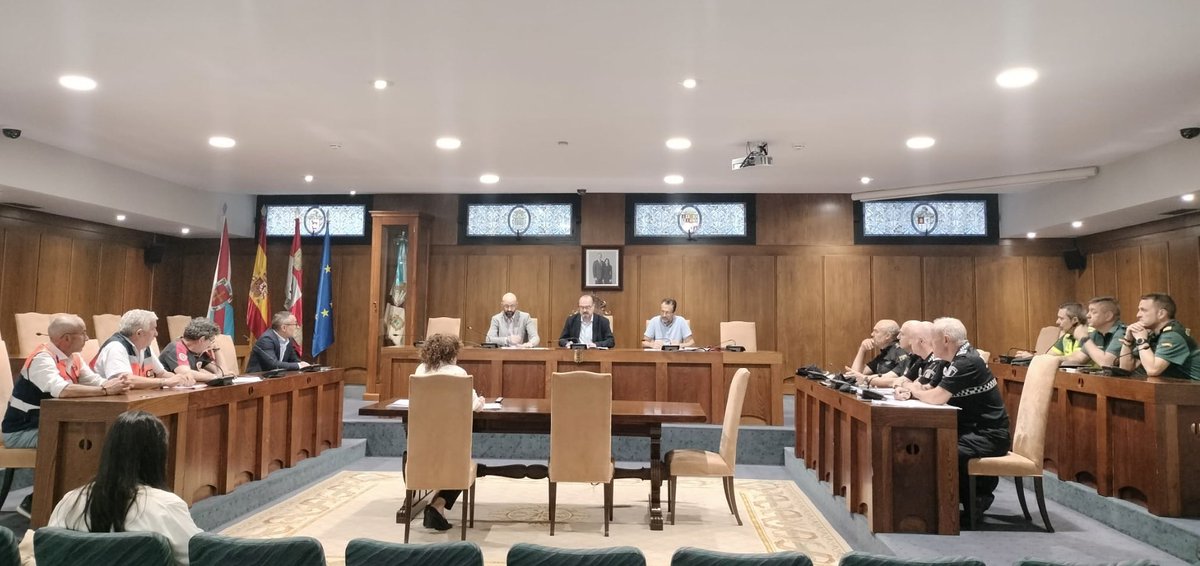 La Junta Local de Seguridad de Ponferrada se ha reunido esta mañana para coordinar el dispositivo de seguridad con motivo de la celebración de la Noche Templaria 2025.