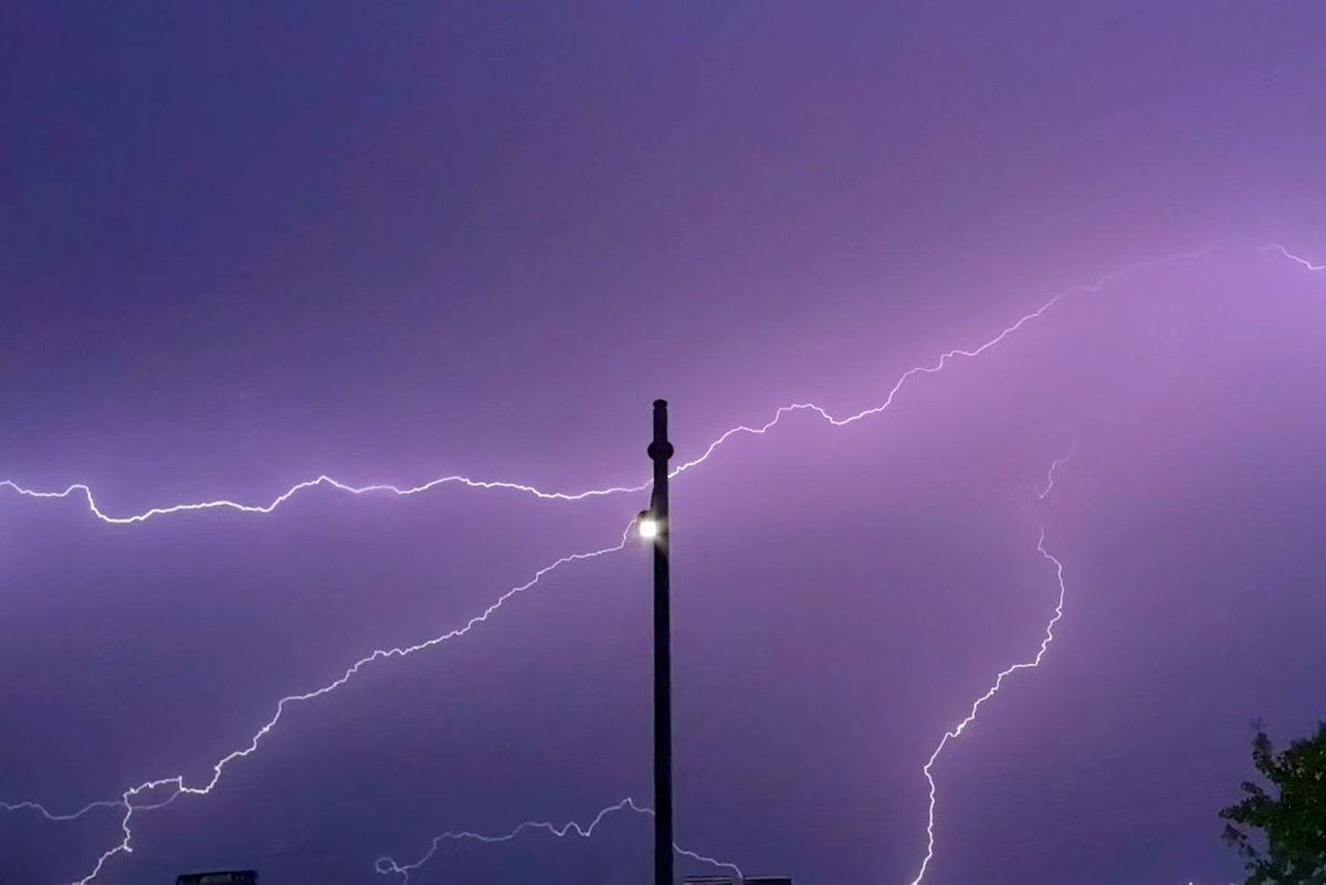 天雷滚滚好我怕怕……突如其来的雷阵雨 ＃哪吒