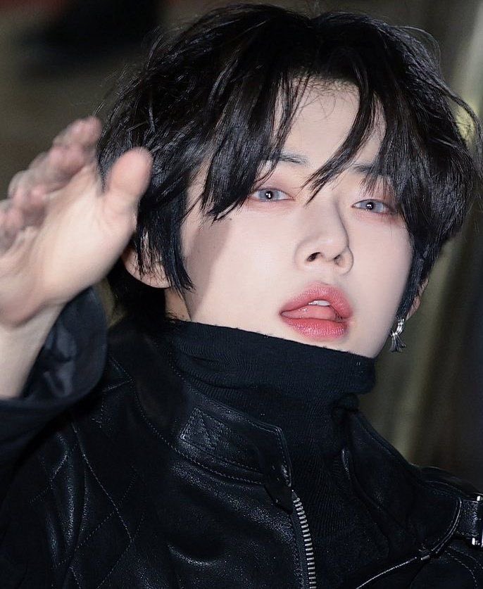 zumuckbab_'s tweet photo. 늑대소년…
어떠한 이유로 늑대들은 인간하나를 콕 집어서 그 집에서 살아가야 하는데
어느날 내가 고양이인줄 알고 주웠다가 
어이없이 평생 이 늑대인간이랑 동거 시작

잡아 먹히고 싶은거 아니면 잘 지내자고 인사하실듯 근데 사실 늑대는 인간 안 먹음 걍 내 반응이 재밌어서.
#연사연애 https://t.co/3QOS4kndpz