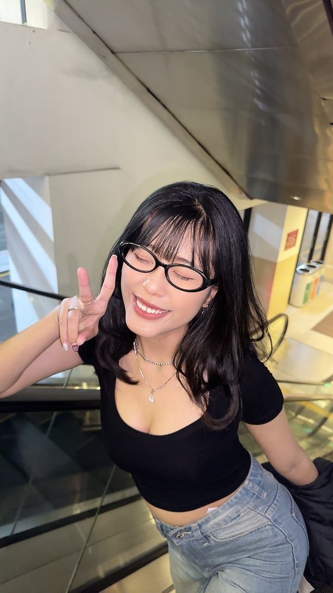 Maaf centil di eskalator 🫠🙏🏻