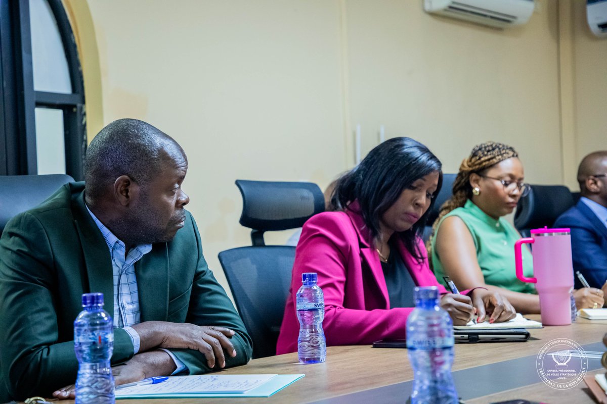 Conseil Présidentiel de Veille Stratégique (@cpvsrdc) on Twitter photo Vers une meilleure gouvernance numérique ! Le Coordonnateur du CPVS, François Muamba, a présidé une réunion stratégique avec la Cellule de gestion de la qualité et de la performance et l’Agence pour le Développement du Numérique (ADN) ce 24 juin 2025.
#SISAG <a href="/Presidence_RDC/">Présidence RDC 🇨🇩</a> Vers une meilleure gouvernance numérique ! Le Coordonnateur du CPVS, François Muamba, a présidé une réunion stratégique avec la Cellule de gestion de la qualité et de la performance et l’Agence pour le Développement du Numérique (ADN) ce 24 juin 2025.
#SISAG <a href="/Presidence_RDC/">Présidence RDC 🇨🇩</a>