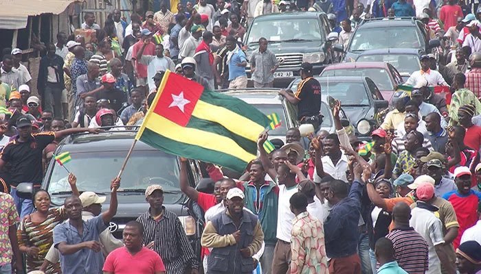 africansinnews's tweet photo. Togo uprising: The people have broken their silence and taken to the streets against Faure Gnassingbe the unelected heir of a 58 year dictatorship. A new wave of popular consciousness is uniting citizens across divisions defying fear bans and brutal repression. https://t.co/9Ca5MBDoIK