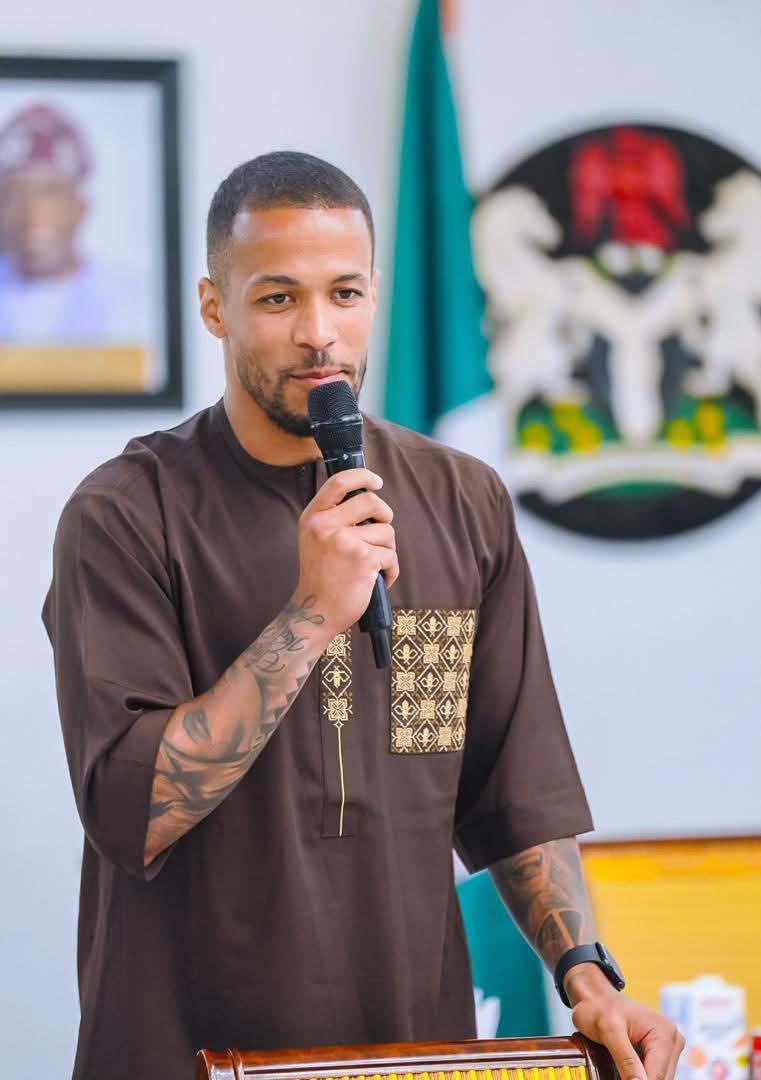 WTroostEkong's tweet image. It was an honour to be invited by HE Gov. @_PastorUmoEno at his residence yesterday night. A moment my family will remember. His tenure has been full of fulfilled promises and I’m excited to be a part of the shared vision of empowering youth through sport.