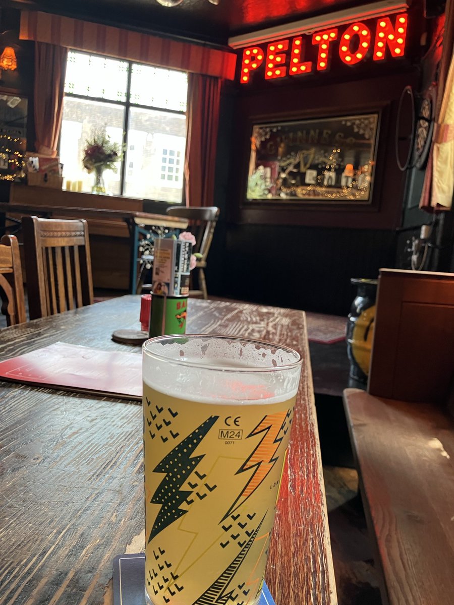 A pint in one of London’s finest pubs 👌 enjoy the rest of your day everyone 🍻🍻