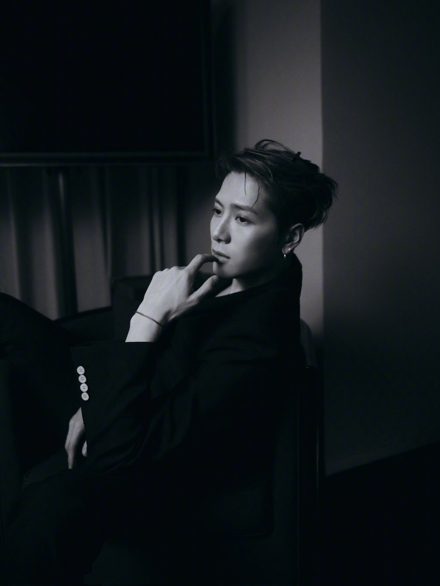 JacksonWGlobal's tweet photo. (3/3)

Jackson Wang edited his Weibo post and added more pics:
Shanghai
📸🎞️

Goodnite 💋 

#JacksonWang #王嘉尔 #잭슨 #LouisVuitton https://t.co/jRnxuFgjD4