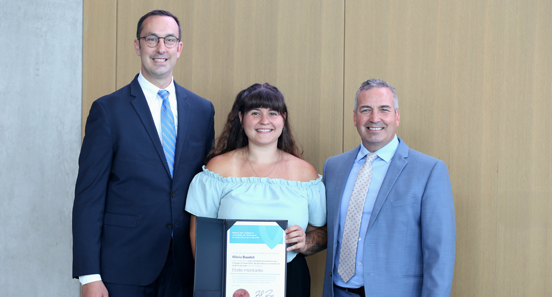 📣 Collège Boréal’s Olivia Baudet receives Minister of Colleges, Universities, Research Excellence and Security Award of Excellence. Congratulations! 👏🥳
Details: tinyurl.com/2jf5k7up
#ONpse