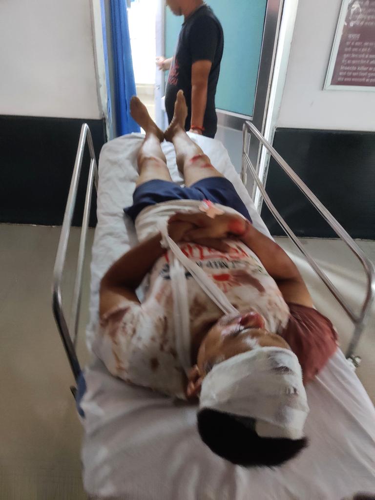 देश की सरहदों की रक्षा करने वाले आज खुद अपने आपको असुरक्षित और असहाय महसूस कर रहे हैं, फिर चाहे सेवारत सैनिक हो या सेवानिवृत्त सैनिक.. 
प्रदेश में दर्ज़नों घटनाएं घट चुकी है, आए दिन सैनिकों को हिंसा और दुर्व्यवहार का सामना करना पड़ता है... ये कोई पहली घटना नहीं है...

पहले जयपुर