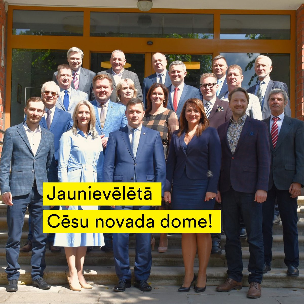 Šodien <a href="/MartinsSteins/">Mārtiņš Šteins</a> Cēsu novada domes priekšsēdētāja amatā atbalstīja Jāni Rozenbergu. Strādāsim kopā, lai stiprinātu visa plašā Cēsu novada attīstību un vēl aktīvāk iesaistītu novada iedzīvotājus ideju īstenošanā un lēmumu pieņemšanā!