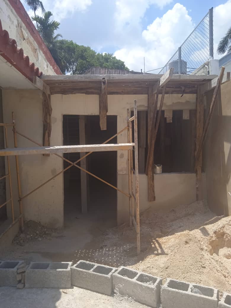 Algunos de los avances constructivos en la obra Instituto Nacional para la Atención de los Actores Económicos No Estatales.

#ESEDIP_Dirige