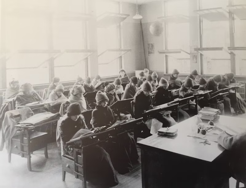 nousaerons's tweet photo. The Open Air School located in Harrisburg, Pennsylvania opened in 1918. Medical experts viewed fresh air as a key way to prevent tuberculosis, an airborne disease. Today, mechanical ventilation with heat recovery maintains excellent thermal comfort.
https://t.co/xAQtFIgIKp https://t.co/dGZJ4qt7QT