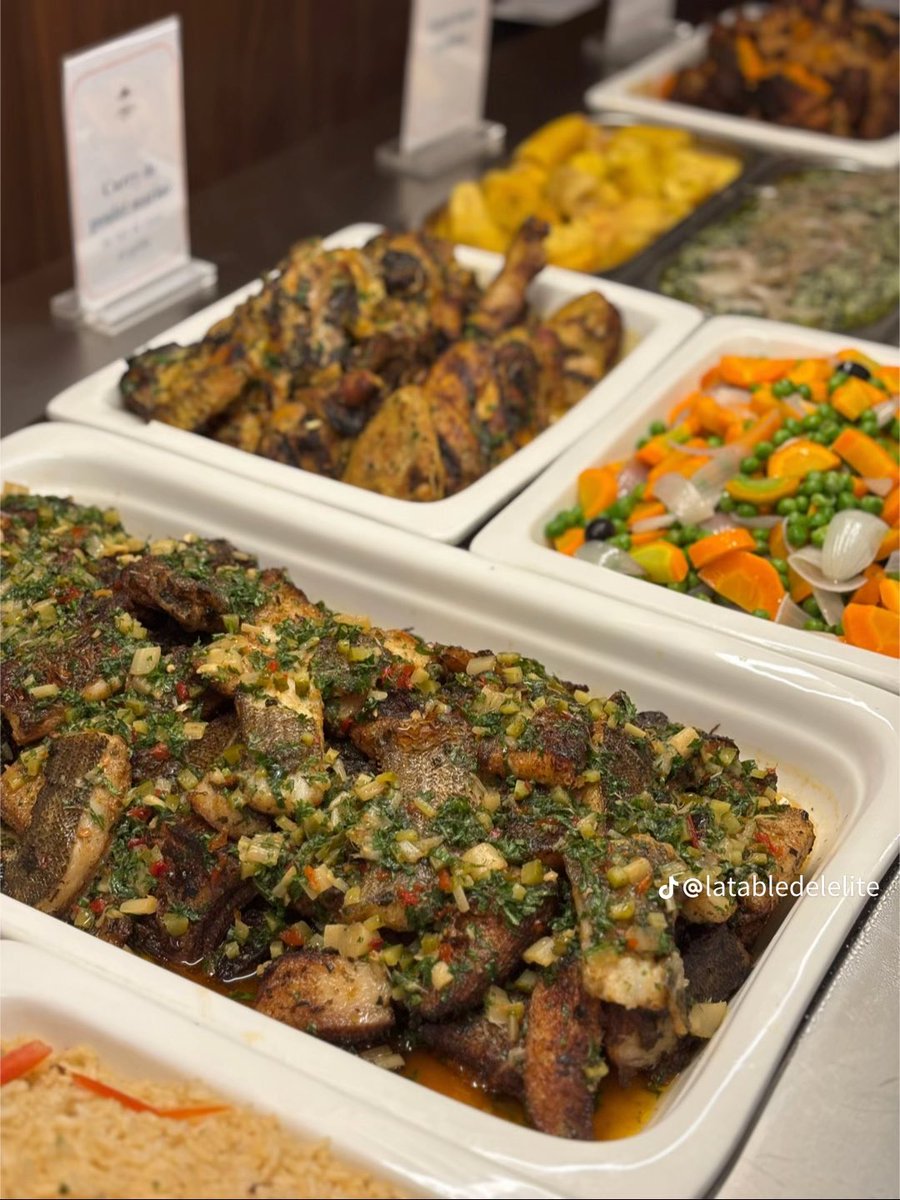 latabledelelite's tweet photo. Si vous avez manqué notre délicieux buffet du jour, pas de panique 🍽️
On remet ça demain avec un tout nouveau menu 🤩
#LaTableDeLElite #BuffetGourmand #Douala https://t.co/FcQrcmIjyU