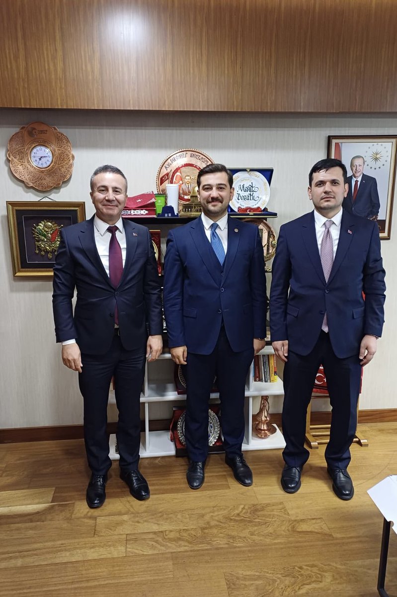 📍#TBMM

Çevre, Şehircilik ve İklim Değişikliği Gaziantep İl Müdürümüz Sayın Hakan Şimşek’i ve İl Müdür Yardımcımız Sayın Hasan Kılyar’ı Gazi Meclisimizde ağırladık. 

Nazik ziyaretlerinden dolayı kendilerine teşekkür ediyorum.