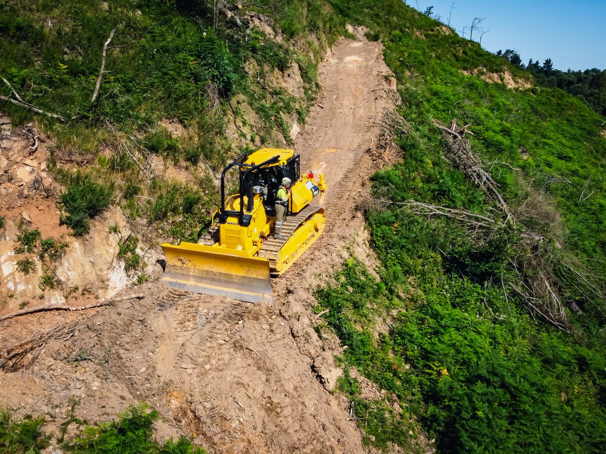 ➡️ Cortinas ignifugas
➡️ Rejas de protección cabina
➡️ Equipo de luces forestales
➡️ Ventilador trasero reversible