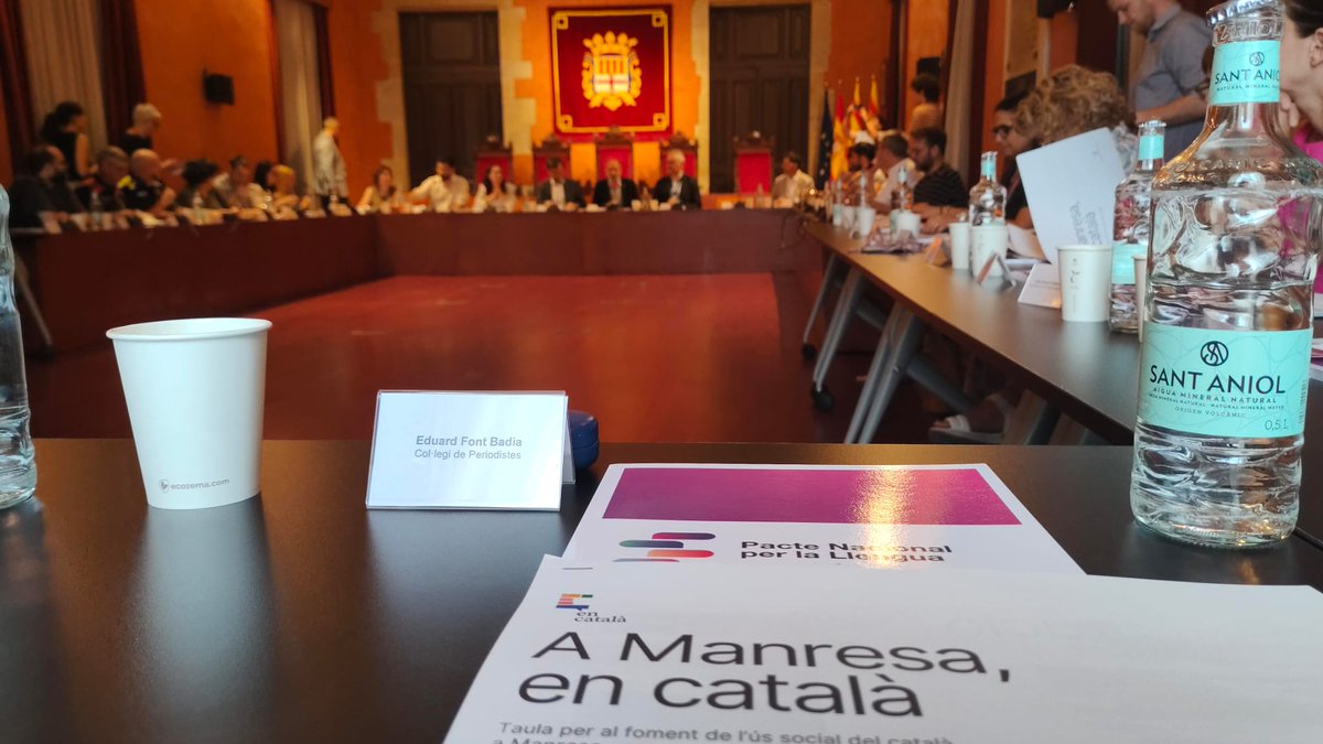 periodistes_cat's tweet photo. #CPCatcentral Assistim a la constitució de la taula per al foment de l'ús social del català al Saló de Sessions de l'Ajuntament de #Manresa. La integren una cinquantena d'entitats, organitzacions i institucions de la ciutat https://t.co/TDQu2HDVm0