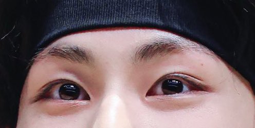 아니나진지하게 이런눈을 갖고싶어서 정신뼝옴.... 인아웃라인개예쁘고 눈앞머리랑뒤트임 개시원한데 안광초롱초롱하고 애굣살미쳣슨 ...