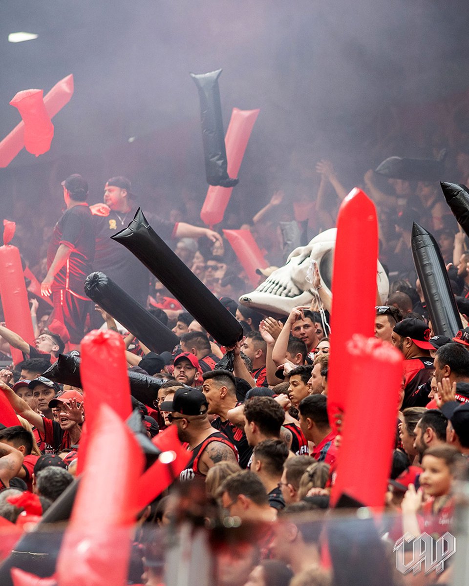 AthleticoPR's tweet image. 🔥🔴⚫️ Já são 33 mil rubro-negros confirmados no clássico! O Caldeirão vai ferver!

🎟️ Garanta agora o seu lugar no ingressos.athletico.com.br antes que lote! Ingressos por R$ 75 no login de Sócio Furacão. 

#Athletico #ModoCaldeirão
