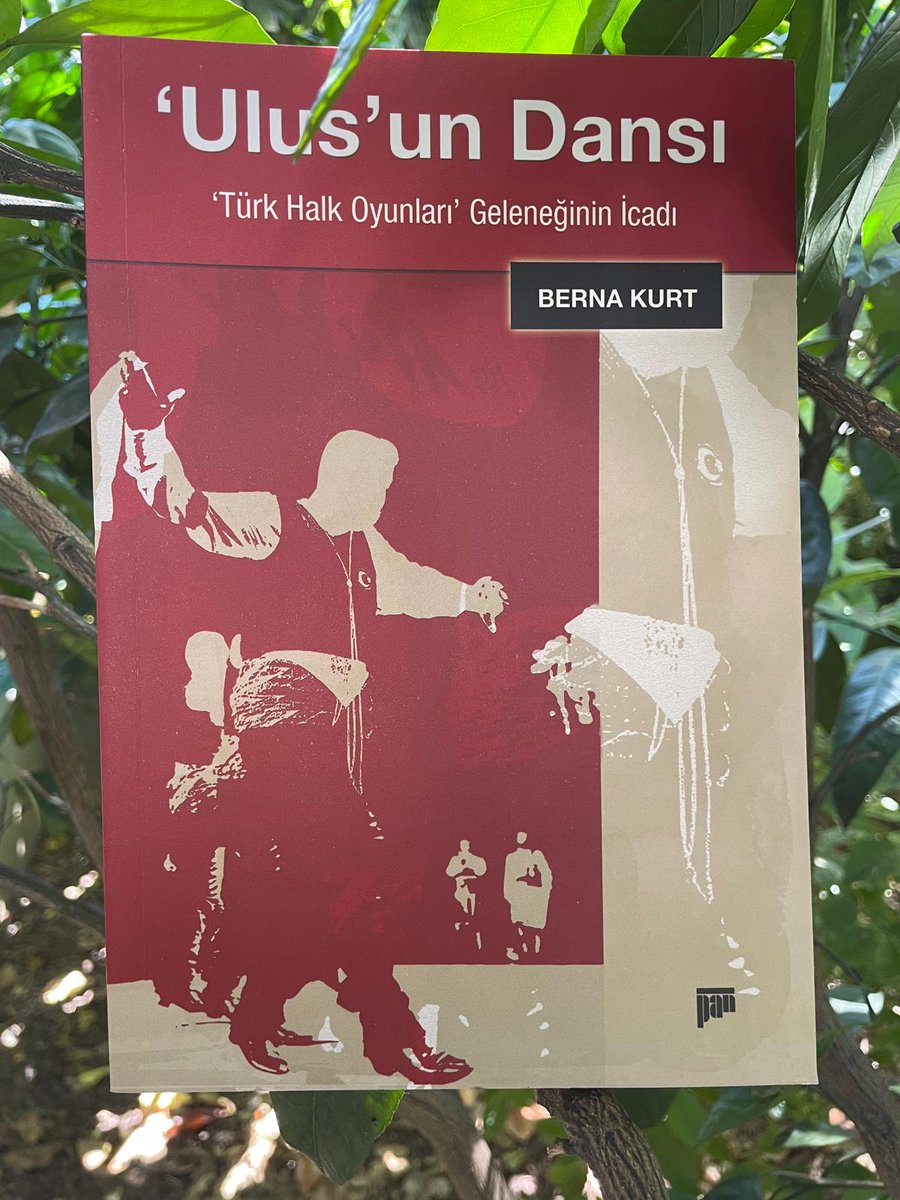 'Ulus'un Dansı
Berna Kurt 

'Ulus'un Dansı, 'Türk halk oyunları geleneğine tarihsel, siyasal ve estetik perspektiflerden bakan bir kitap. 

#halkoyunları #folklor #dans #tarih #siyaset #müzik #sahneestetiği #sahne #estetik