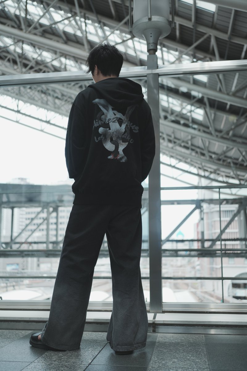 yutas_0's tweet image. 【🦊たそぐっず2025】   
第3段 ジップアップパーカー🦊

おしゃれになるように、普段使いできるようなデザインを本気で考え抜いた最高傑作できました✌️

しかもメンバー限定(ほっきょくぎつね以上)の特典がありますので、普段応援してくれてるみんなへの恩返しです🙏

#HOWLFOX #FOXEYES