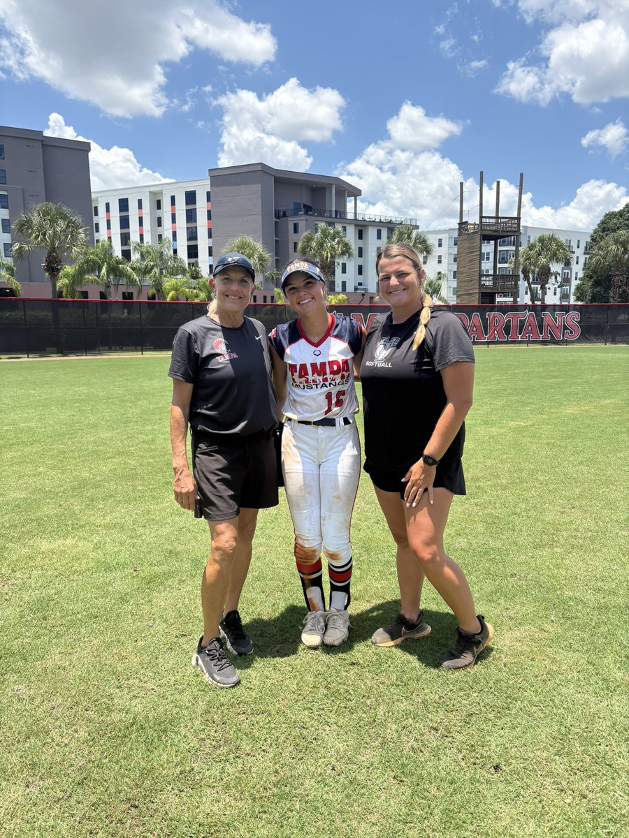 Thank you <a href="/UTampaSoftball/">Tampa Softball</a> for hosting a great camp this week‼️<a href="/CoachNeubauer_6/">Katie Neubauer</a> <a href="/coachjp_ut/">Jeff Pegram</a> <a href="/CoachJaciDavis/">Jaci Davis</a>