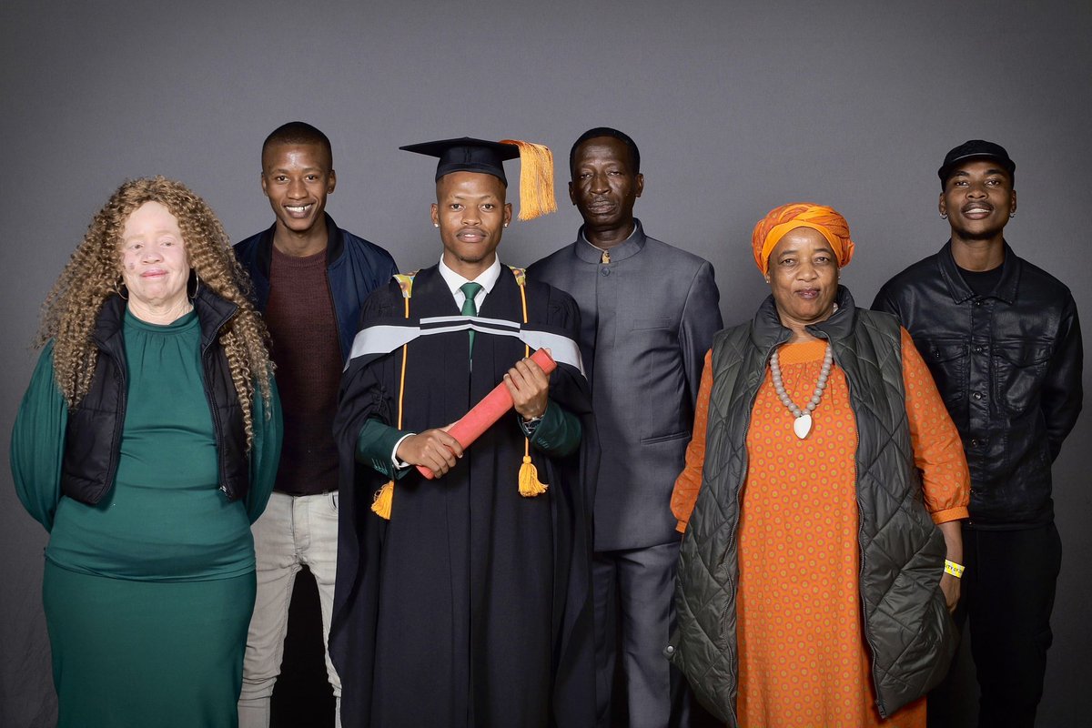Mjiks4's tweet photo. Education isn’t the key to success — but being uneducated will always lock you out. It’s not about a degree, it’s about the drive to learn. I went to uni to level up my mind. Real talk: education is the key when you use it right. 

Let’s see what happens….. https://t.co/OTlYPM7BMk