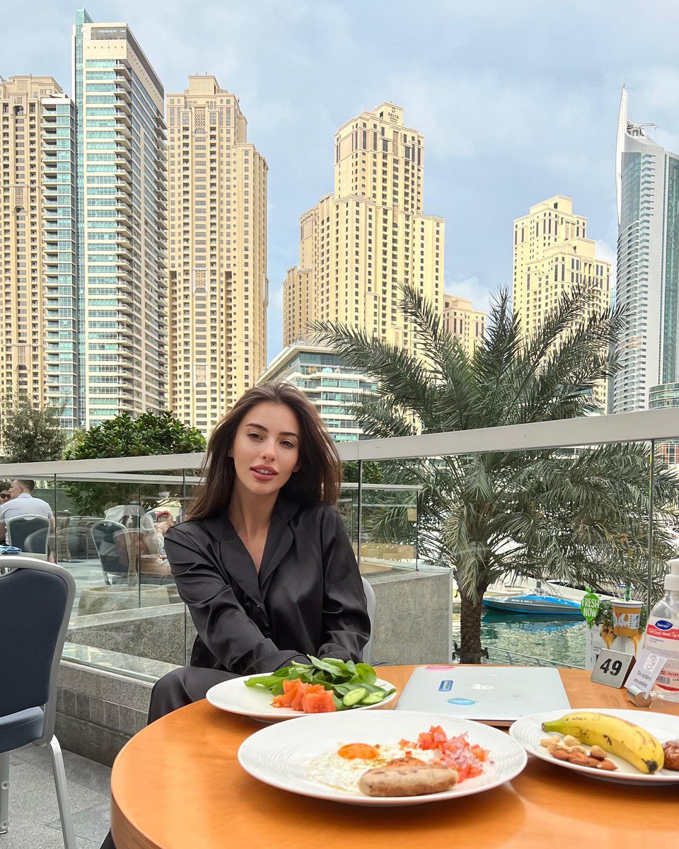 Good weather has a good mood.