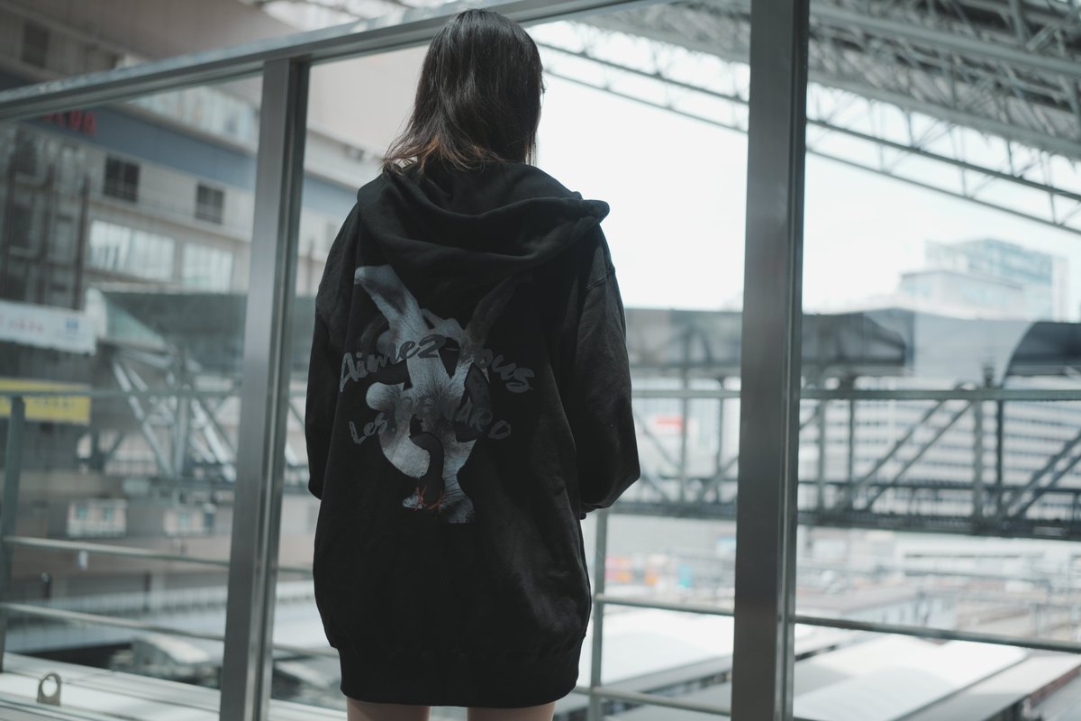 yutas_0's tweet image. 【🦊たそぐっず2025】   
第3段 ジップアップパーカー🦊

おしゃれになるように、普段使いできるようなデザインを本気で考え抜いた最高傑作できました✌️

しかもメンバー限定(ほっきょくぎつね以上)の特典がありますので、普段応援してくれてるみんなへの恩返しです🙏

#HOWLFOX #FOXEYES