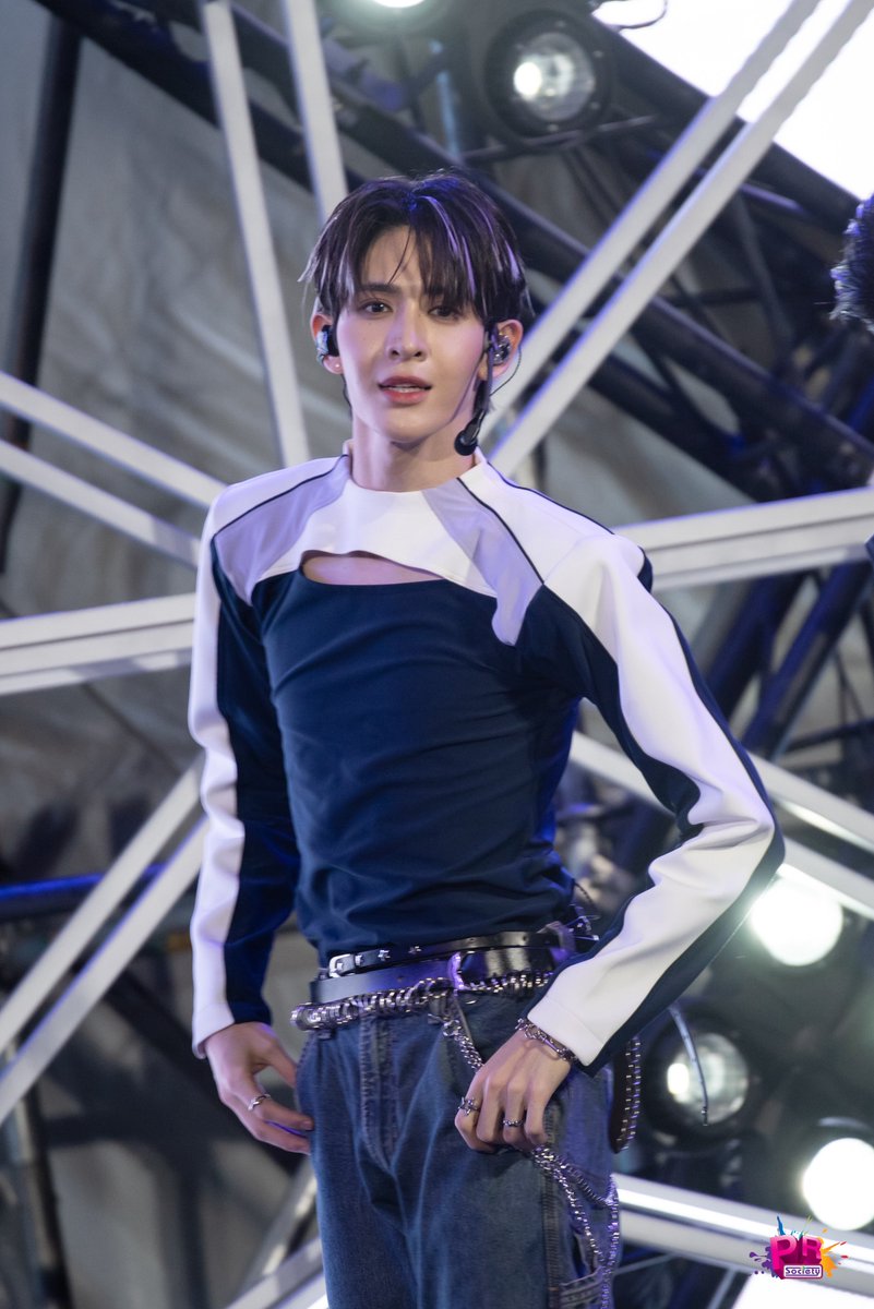 แด๊นซ์ ๆ กับคุณเจมส์ศุ ในงาน DEXX (DIVERSE ELEMENT OF XX) 1st Single Debut ‘CLANG CLANG’ Showcase

DEXX DEBUT STAGE
#DEXXDebutShowcase
#JAMESSU_DEXX
#JamesSu