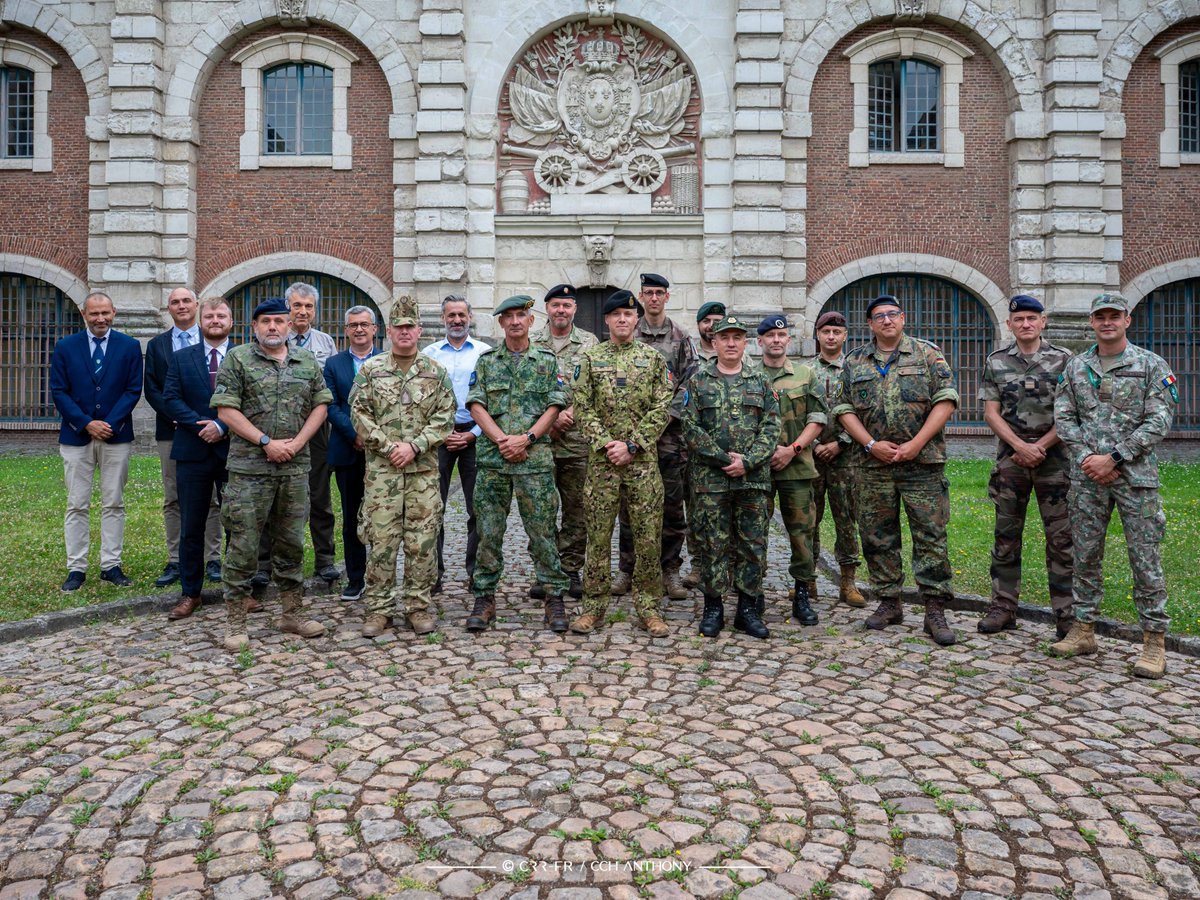 RRCFrance's tweet image. This week, @RRCFrance hosted the Tactical Operations Assessment Workshop, organized by @LANDCMD .
Participants discussed standardizing tactical assessments & boosting interoperability. 🤝
👉RRC-France proudly supports NATO’s collective defence efforts ⚔️
#NATO #StrongerTogether