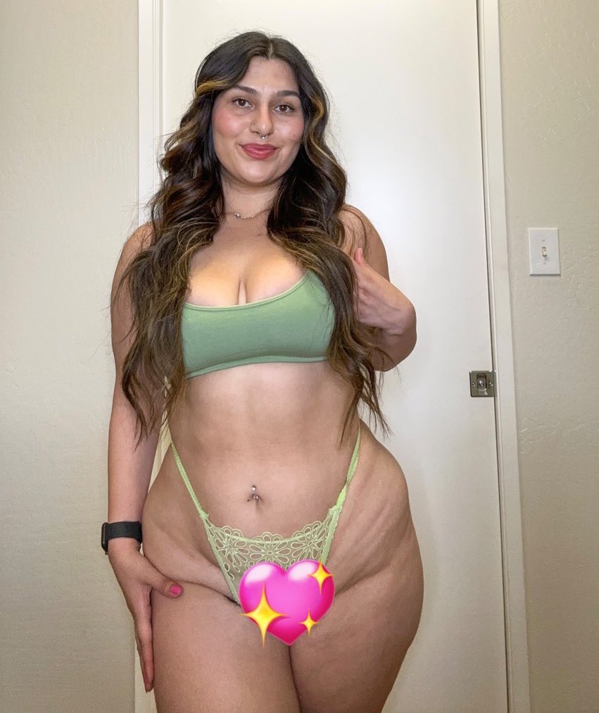 naduhlycabral's tweet photo. My hip dips always make an appearance https://t.co/hiPaPqjshP