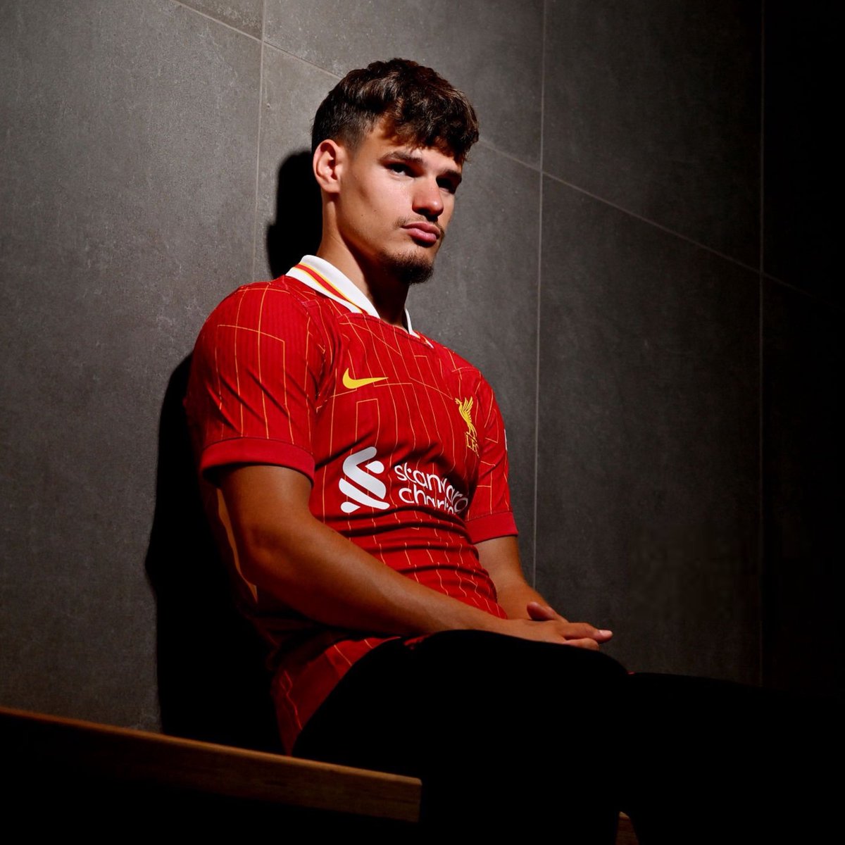It’s an honor and privilege to join Liverpool,I will do my best to improve even more as a player and person ,thank you to everyone for big support and warm welcome, see you soon Anfield.My brothers and my parents nothing would be possible without you!❤️

#YNWA
