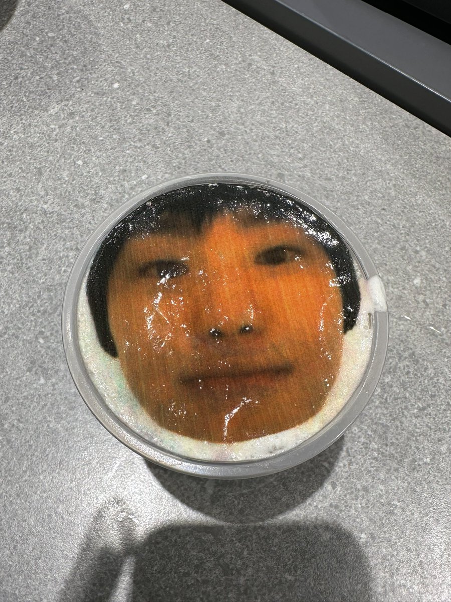 2 hari lalu ngantri sejam di chatime demi beli minuman bergambar hoshi pake masker kunyit