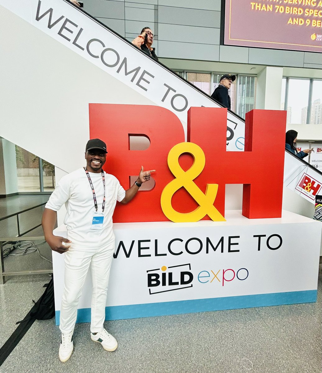 AbuMwesigwa's tweet image. The other day I traveled to New York for the B&H Build Expo…a truly enriching experience. Engaged with cutting-edge audiovisual tech, met brilliant minds… and yes, a few “unaware” photo moments on the streets of Manhattan snuck their way in too 🤣
Indeed @KagutaMuseveni oyee!