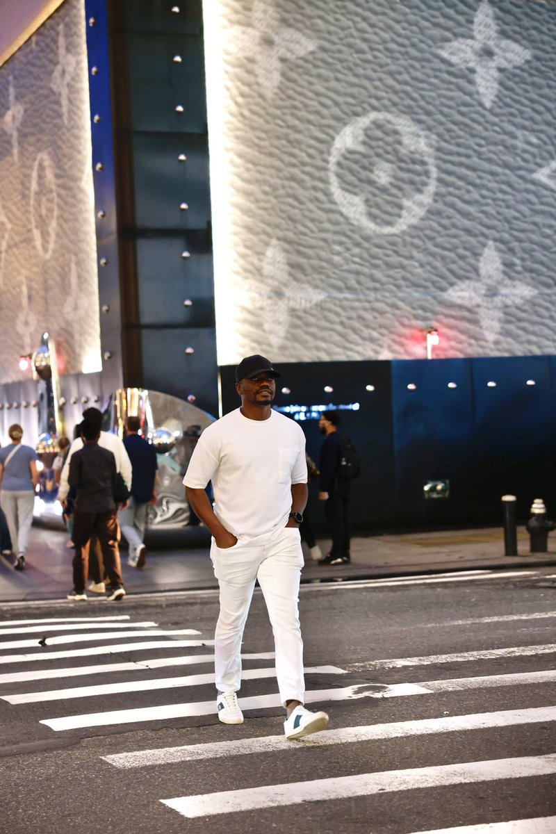 AbuMwesigwa's tweet image. The other day I traveled to New York for the B&H Build Expo…a truly enriching experience. Engaged with cutting-edge audiovisual tech, met brilliant minds… and yes, a few “unaware” photo moments on the streets of Manhattan snuck their way in too 🤣
Indeed @KagutaMuseveni oyee!