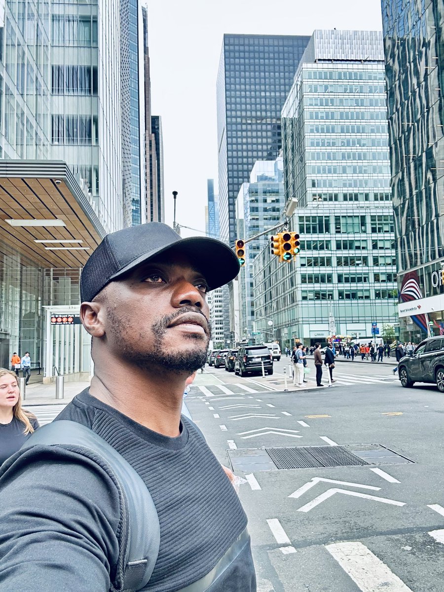 AbuMwesigwa's tweet image. The other day I traveled to New York for the B&H Build Expo…a truly enriching experience. Engaged with cutting-edge audiovisual tech, met brilliant minds… and yes, a few “unaware” photo moments on the streets of Manhattan snuck their way in too 🤣
Indeed @KagutaMuseveni oyee!