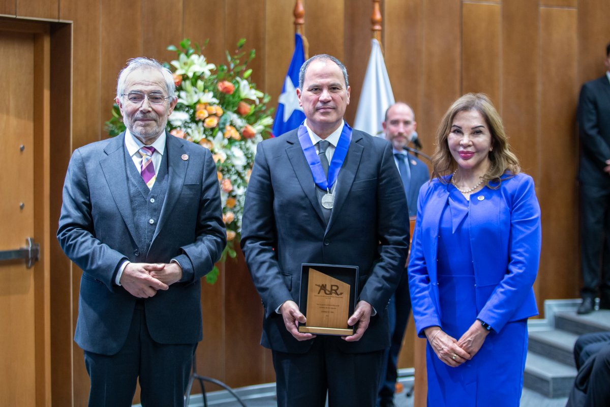 Lo vivimos acá en nuestro Campus San Miguel 📍

Algunas postales de la sesión plenaria del <a href="/AUR_cl/">AUR</a>  📷 y posterior Ceremonia de Distinción Rector Hilario Hernández Gurruchaga, que busca destacar a personas naturales o instituciones que, a través de su trabajo y vinculación con