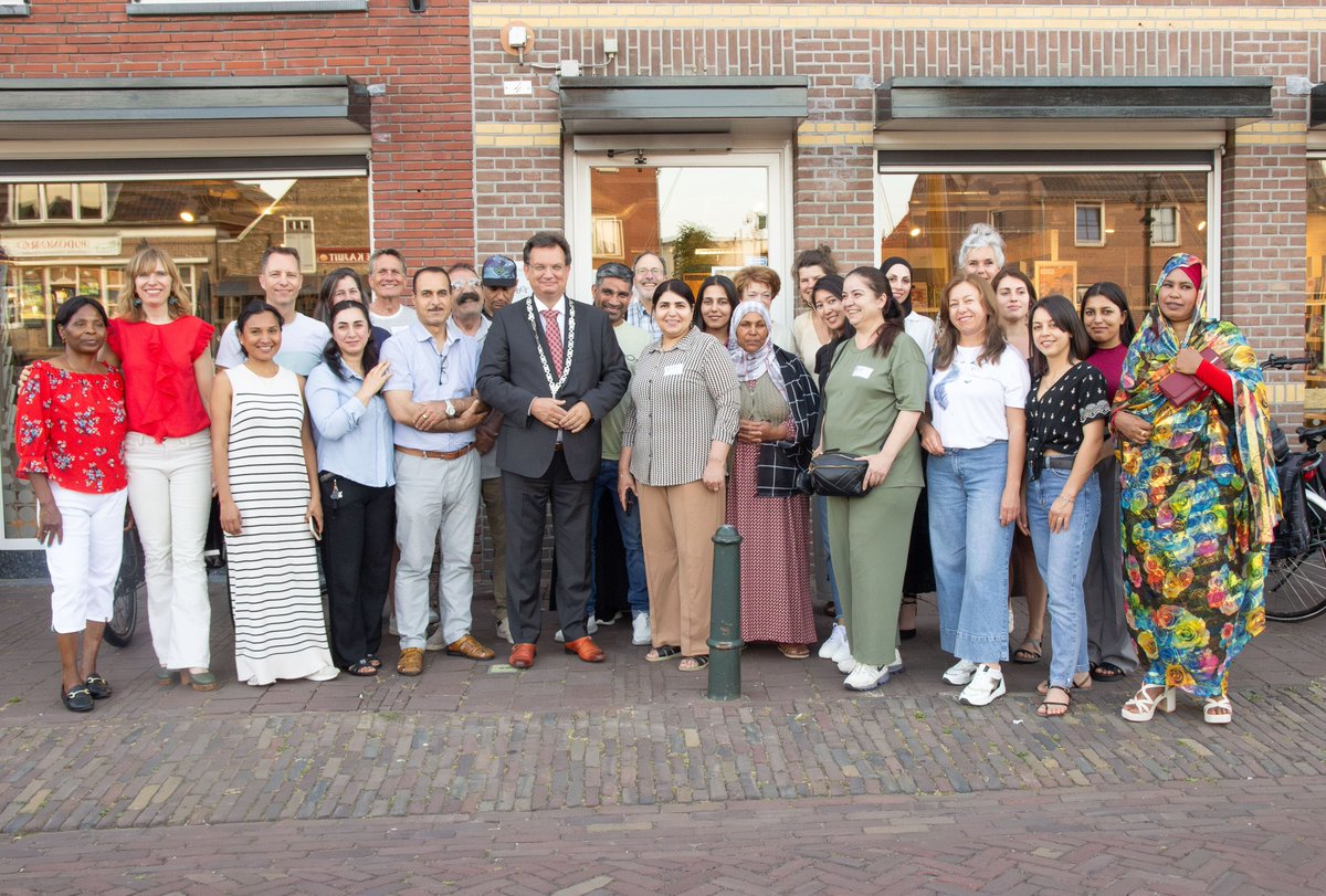 de Bunschoter (@debunschoter) on Twitter photo Burgemeester Jaco Geurts bezoekt taalcafé in Bibliotheek Bunschoten debunschoter-online.nl/algemeen/burge… via <a href="/deBunschoter/">de Bunschoter</a> Burgemeester Jaco Geurts bezoekt taalcafé in Bibliotheek Bunschoten debunschoter-online.nl/algemeen/burge… via <a href="/deBunschoter/">de Bunschoter</a>